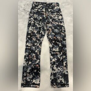 lululemon athletica Blue & Cream Floral Leggings Size 2 Yoga Middle Rise.